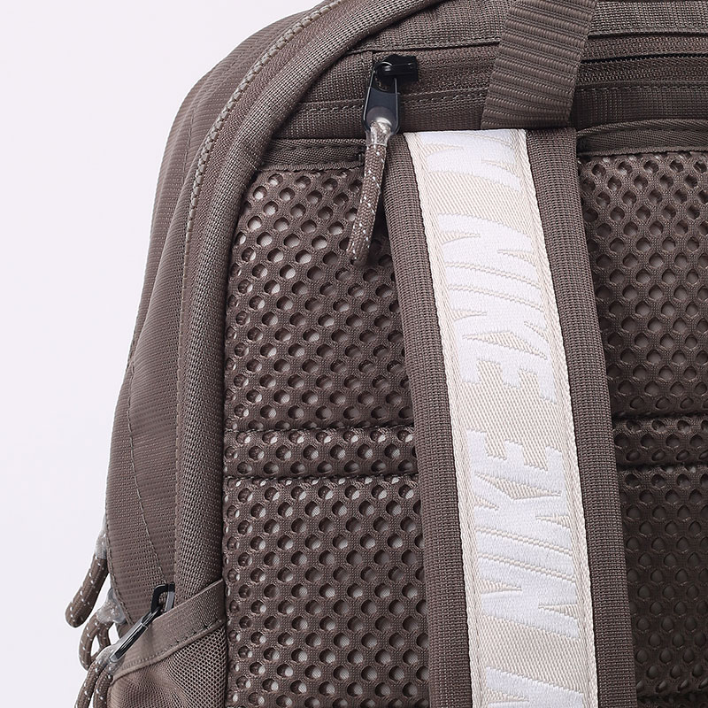  коричневый рюкзак Nike Essentials Backpack BA6143-040 - цена, описание, фото 6